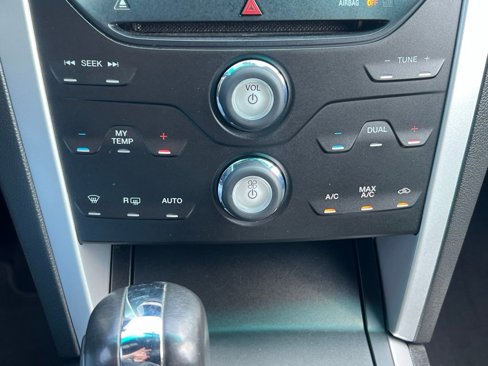 Used 2013 Ford Explorer XLT image 29