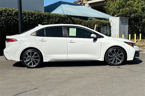 Used 2022 Toyota Corolla SE image 3