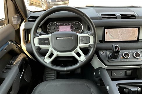 Used 2023 Land Rover Defender 110 image 4