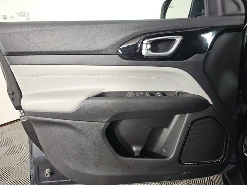 Certified 2022 Jeep Compass Limited image 11
