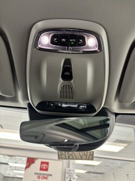 Used 2019 Volvo XC60 T8 Momentum w/ Premium Package image 18