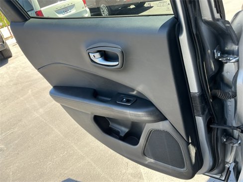 Used 2021 Jeep Compass Latitude image 18