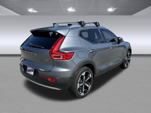 Used 2019 Volvo XC40 T5 Momentum image 3