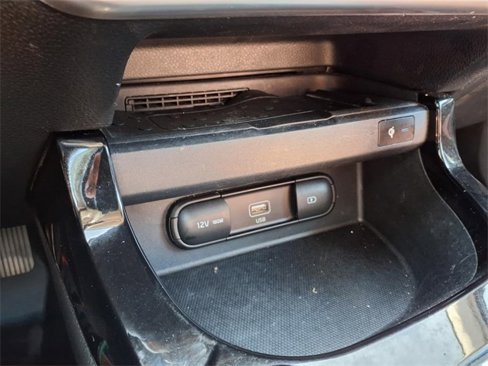 Certified 2022 Kia Seltos SX w/ Sunroof Package image 37
