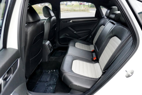 Used 2018 Volkswagen Passat 3.6 image 11