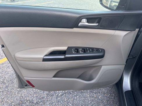 Used 2020 Kia Sportage LX w/ LX Popular Package image 19