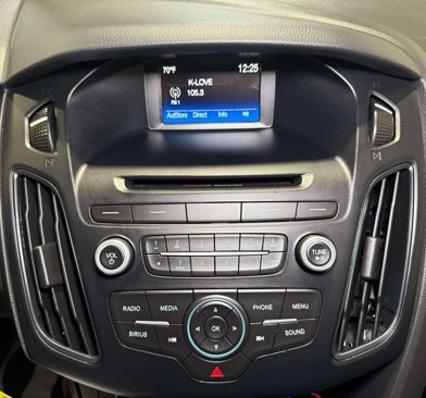 Used 2017 Ford Focus SE image 6
