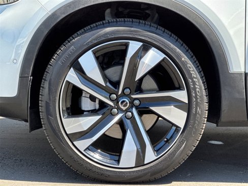 Certified 2025 Volvo XC40 B5 Plus image 25