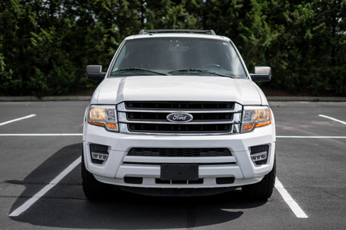 Used 2017 Ford Expedition XLT image 2