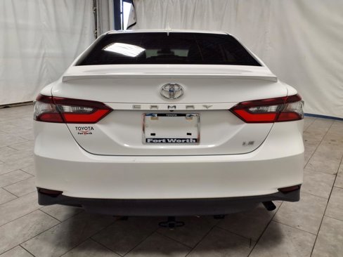 Used 2021 Toyota Camry LE image 8