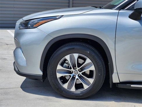 Used 2022 Toyota Highlander XLE image 9