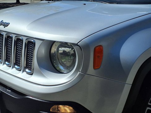 Used 2016 Jeep Renegade Limited image 3