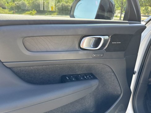 Certified 2022 Volvo C40 P8 Recharge Ultimate image 16