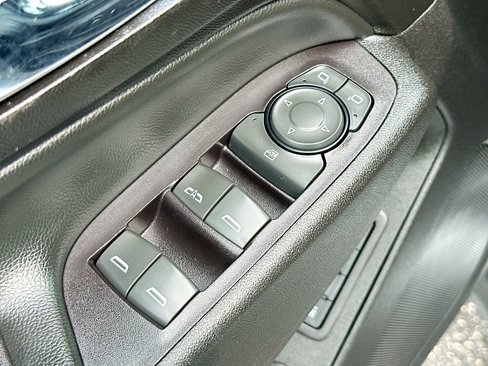 Used 2018 Chevrolet Equinox Premier image 18