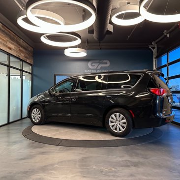 Used 2020 Chrysler Voyager L image 5