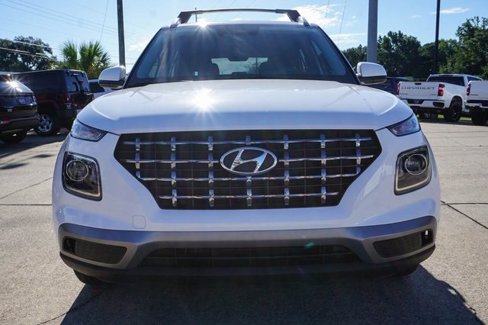 Used 2023 Hyundai Venue SEL image 9