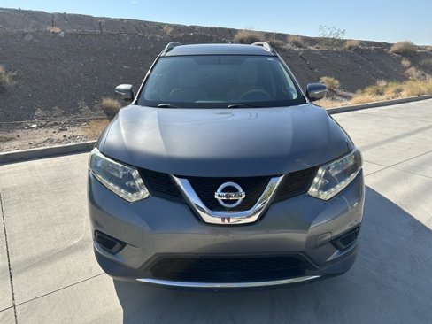 Used 2014 Nissan Rogue SV image 2