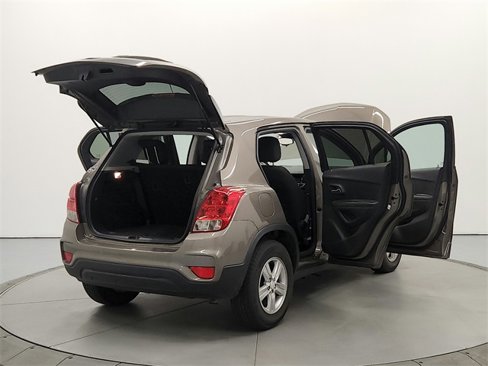 Used 2022 Chevrolet Trax LS w/ Tint and Cruise Package image 14