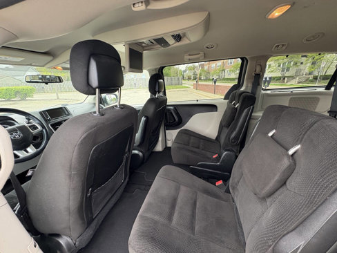 Used 2012 Dodge Grand Caravan SXT image 23