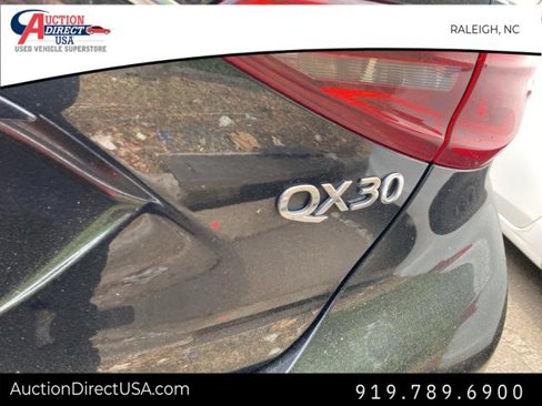 Used 2017 INFINITI QX30 Premium w/ Technology Package image 12