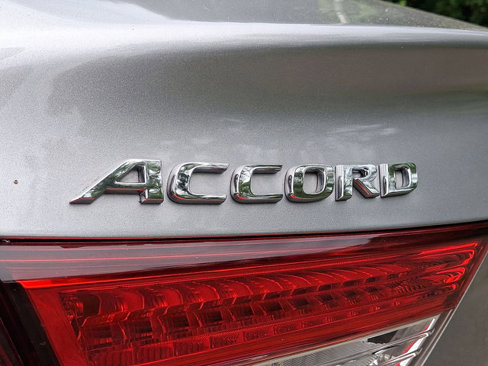 Used 2018 Honda Accord LX image 25