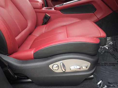 Used 2023 Porsche Macan Turbo image 43