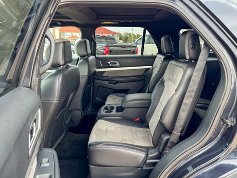 Used 2017 Ford Explorer XLT w/ XLT Technology Feature Bundle image 9