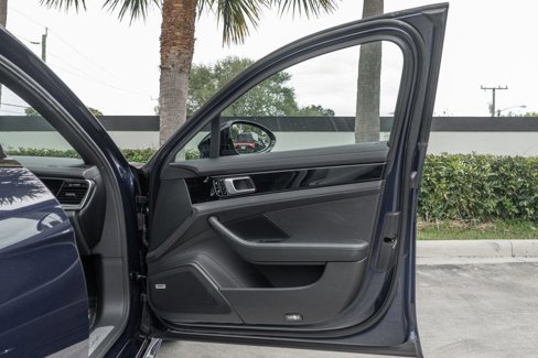 Used 2020 Porsche Panamera image 33