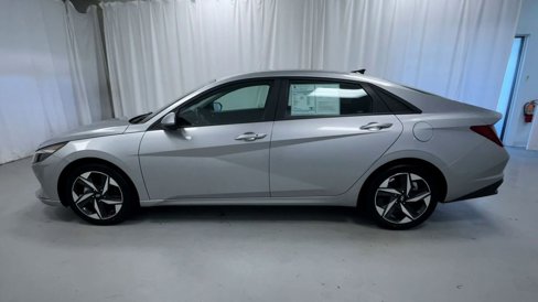 Used 2023 Hyundai Elantra SEL w/ Convenience Package image 5
