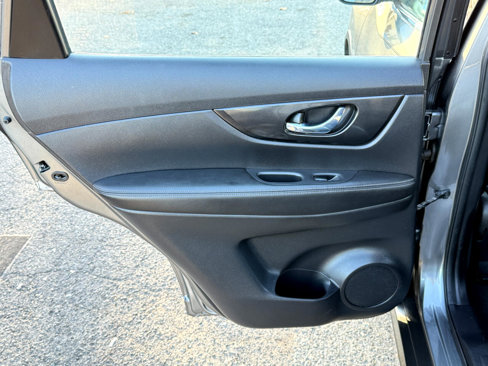 Used 2017 Nissan Rogue S image 29