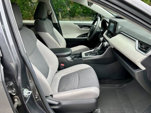 Used 2020 Toyota RAV4 XLE image 9