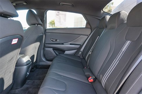 Certified 2025 Hyundai Elantra Sport image 18