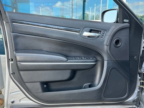 Used 2018 Chrysler 300 Limited w/ Safetytec Plus Group image 12
