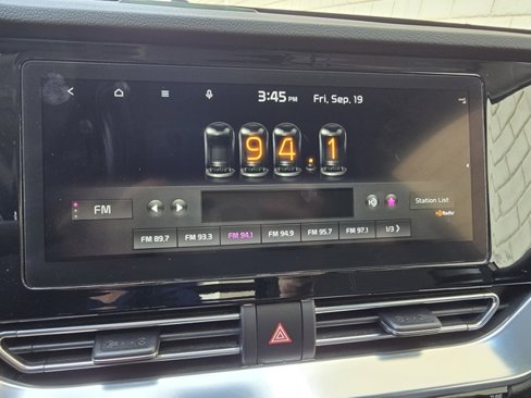 Used 2022 Kia Niro EX image 57