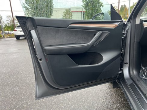 Used 2024 Tesla Model Y Long Range image 17