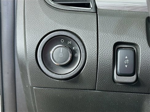 Used 2018 Ford Taurus SEL image 10