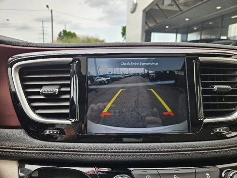 Used 2020 Chrysler Pacifica Limited image 26