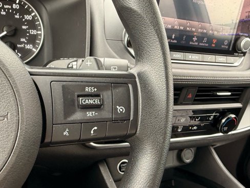 Used 2023 Nissan Rogue S image 15