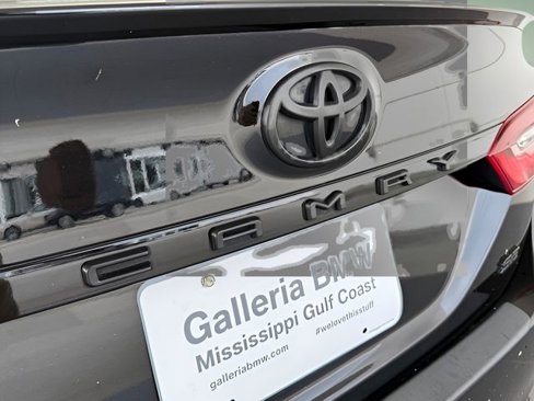 Used 2022 Toyota Camry SE image 8