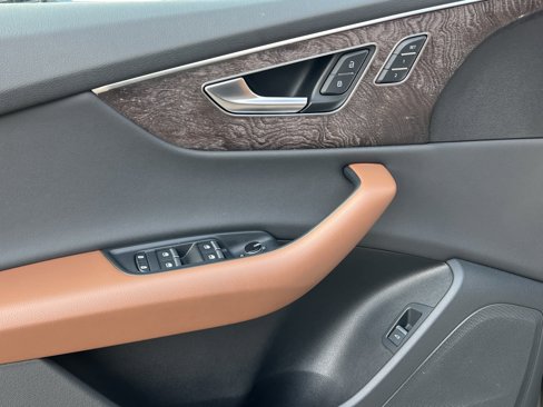 Used 2020 Audi Q8 Premium w/ Convenience Package image 9