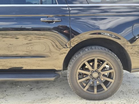 Used 2019 Ford Expedition Max XLT image 17