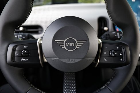 New 2025 MINI Cooper 4-Door Hardtop image 34