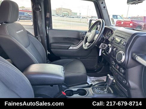 Used 2016 Jeep Wrangler Rubicon w/ Power Convenience Group image 47