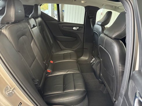 Certified 2024 Volvo XC40 B5 Plus w/ Climate Package image 18