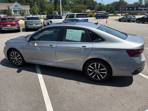 Used 2025 Volkswagen Jetta SE image 5