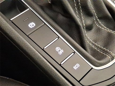 Used 2023 Volkswagen Jetta SE w/ Panoramic Sunroof Package image 25