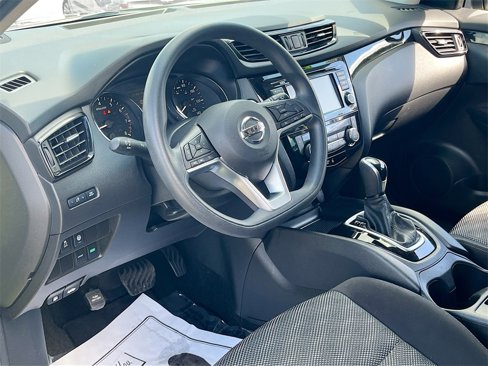 Used 2020 Nissan Rogue Sport SV image 9