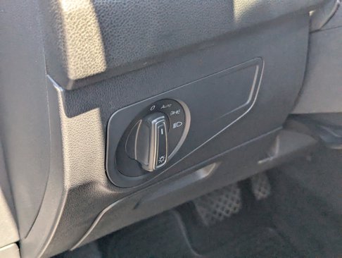Used 2021 Volkswagen Tiguan SE image 21