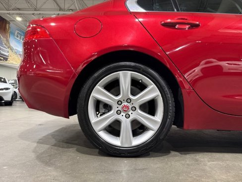 Used 2018 Jaguar XE Premium image 79