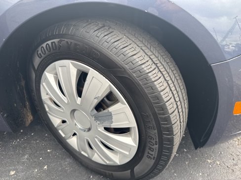 Used 2014 Chevrolet Cruze LS image 21